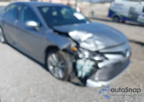 2018 Toyota Camry Hybrid Xle z USA, uszkodzony, nr VIN 4T1B21HK5JU005196